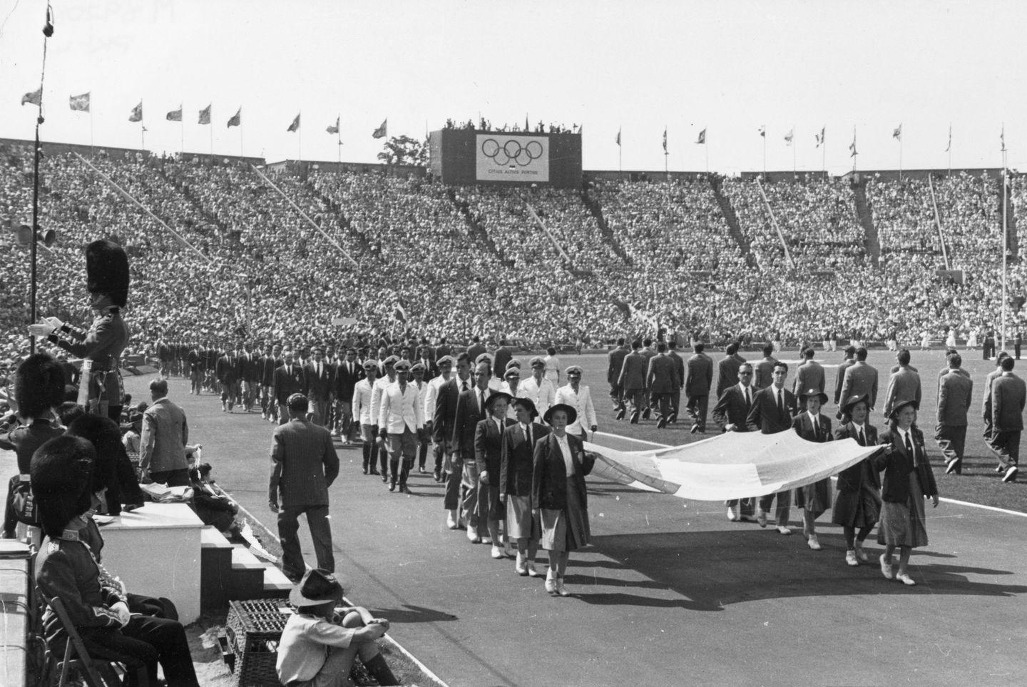 Жестокие олимпийские игры. Олимпийские игры в Великобритании 1948. Первые Олимпийские игры 1896 год.